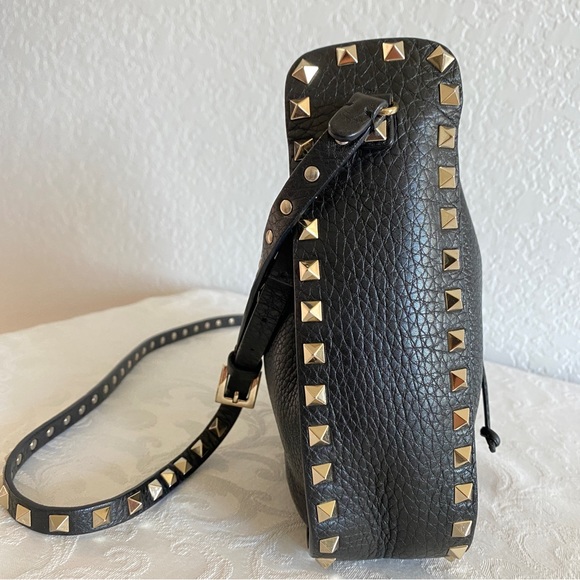 VALENTINO Rockstud Bucket crossbody Bag - Picture 11 of 14